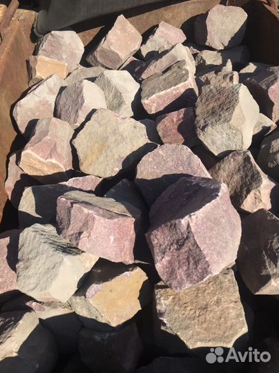 Малиновый кварцит крупный