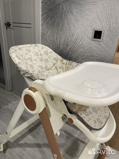 Стульчик для кормления Happy Baby Berry V2