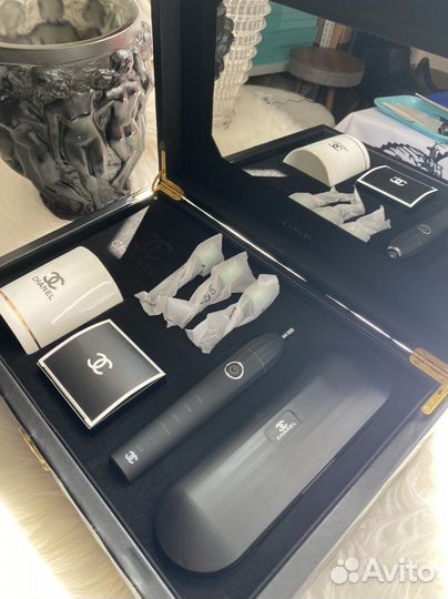 Электрическая зубная щетка Chanel