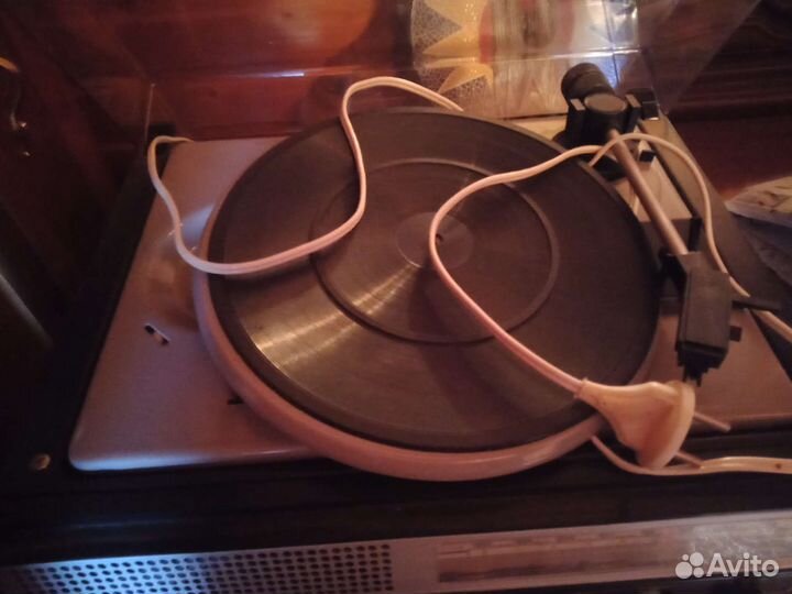 Проигрыватель пластинок СССР и пластинки