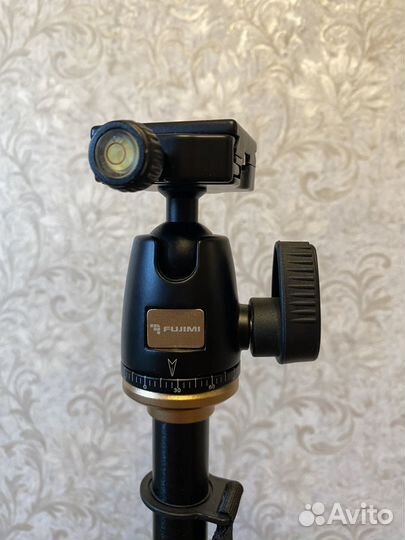 Fujimi FT55A Компактный штатив 3 в 1 (1410 мм.)