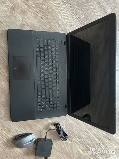Ноутбук Asus 17 дюймов