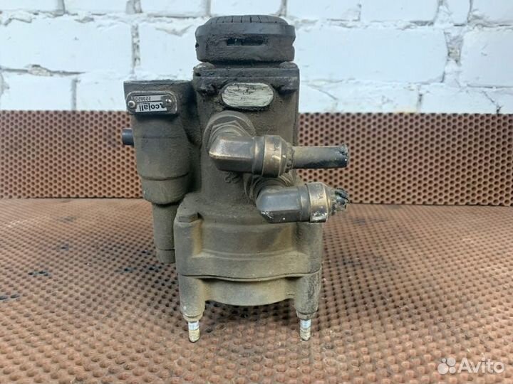 Кран управления тормозами прицепа Renault Magnum