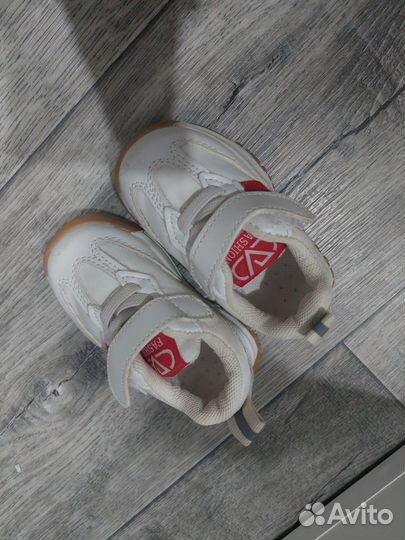 Кроссовки для девочки