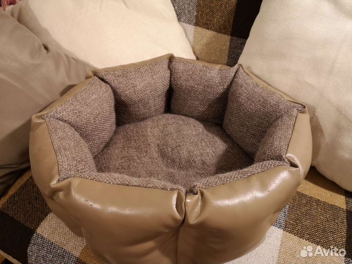 Лежанка для кошек и маленьких собак