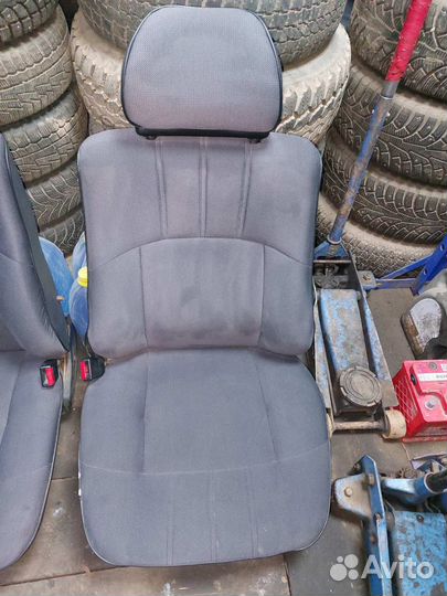 Передние сиденья УАЗ Симбир 3160 3162 31622