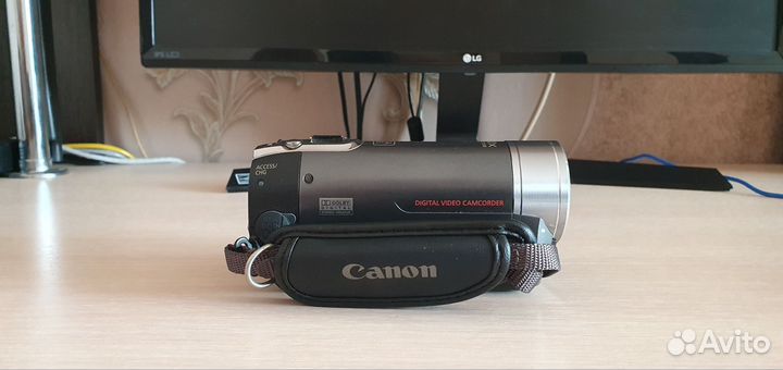 Цифровая видеокамера canon