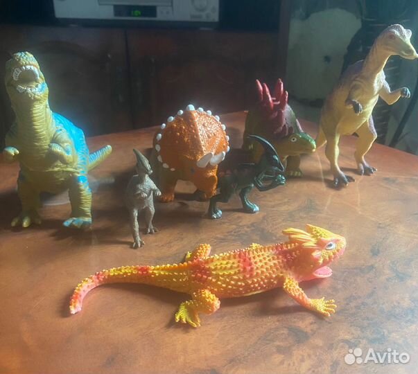 Динозавры игрушки