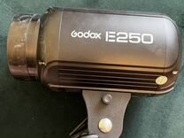 Студийная вспышка godox e250