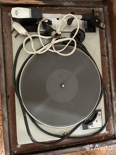 Виниловый проигрыватель akords