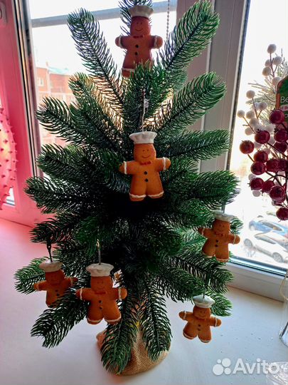 Елка и новогодний декор