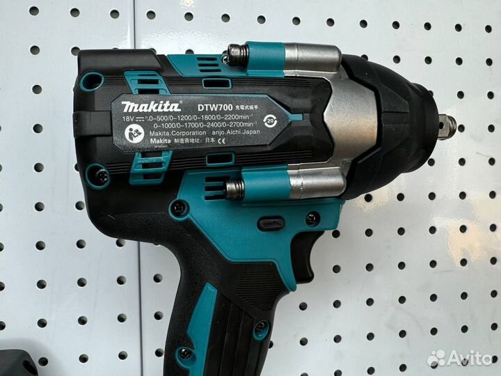 Гайковерт Makita 700Нм c двумя АКБ новый