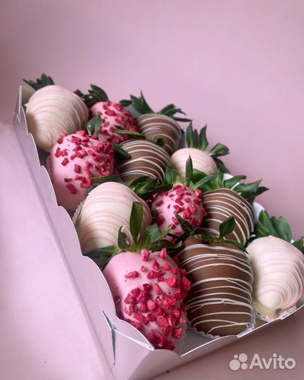 Клубника в шоколаде, букеты из клубники