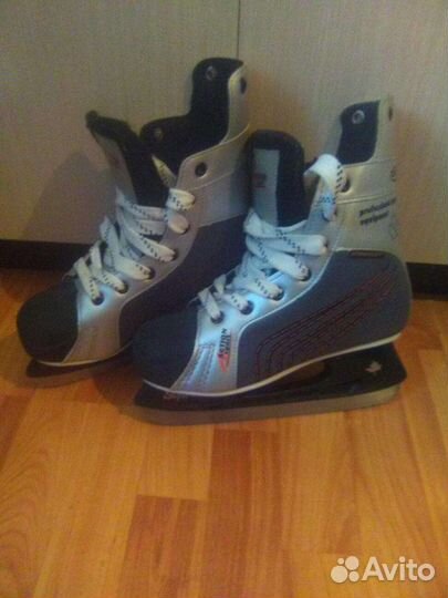 Коньки хоккейные