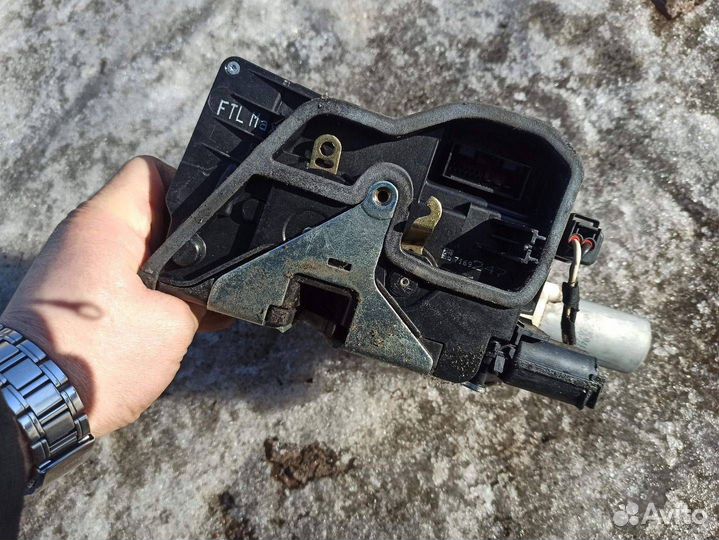 Замок двери передней левой BMW 7 E65/E66/E67 рест