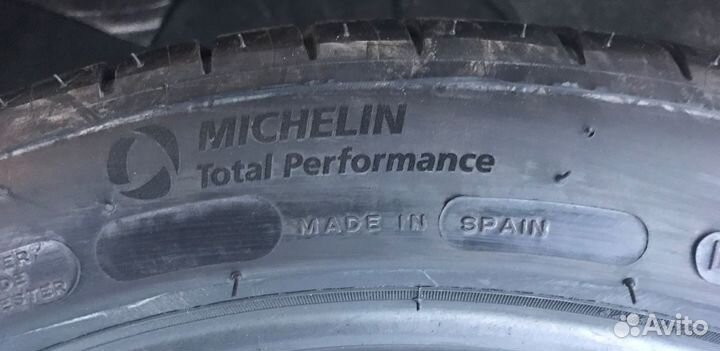 Michelin Pilot Sport 4 245/40 R19 98Y