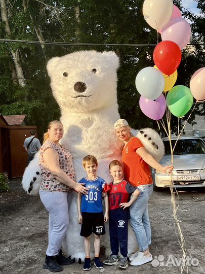 Поздравление от белого мишки, ростовая кукла