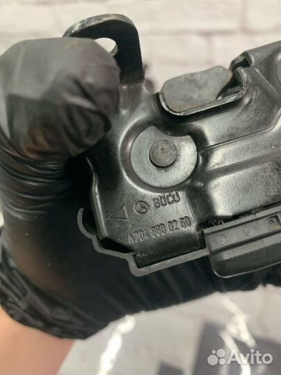 Замок капота правый Mercedes-Benz С-Clas W204 M271