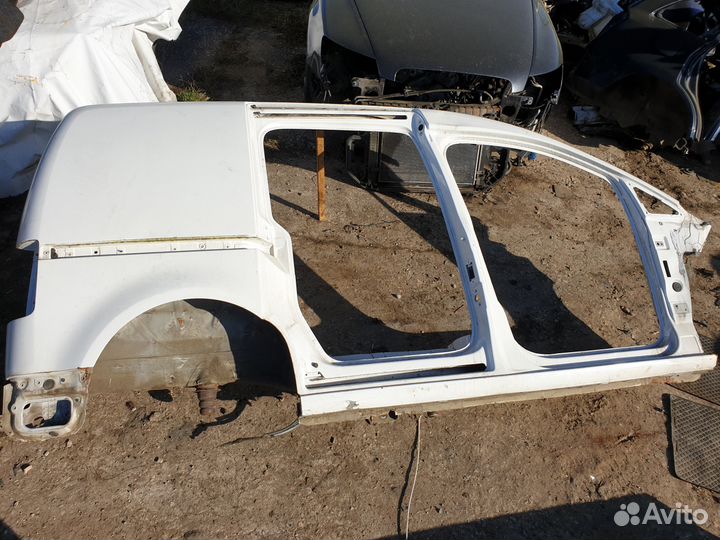 Крыло заднее правое бок бочина vw caddy 3 порог