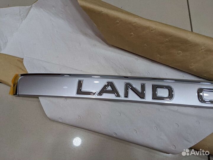 Молдинг крышки багажника land cruiser 100 серебро