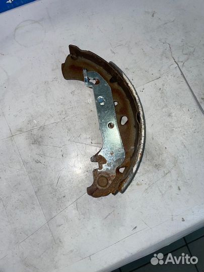 Колодки тормозные задние Fusion-Fiesta2001 барабан