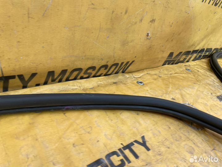 Уплотнители дверей передние Audi A1 8X1 caxa 1.4