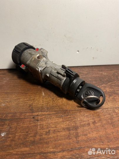 Замок зажигания Volkswagen Polo cедан cwva 2016