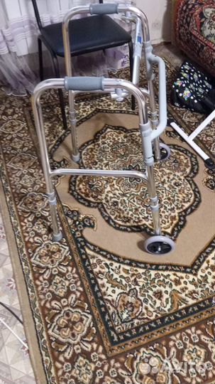 Ходунки для взрослых с колесами