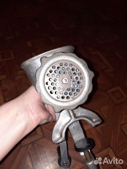 Мясорубка ручная чугунная
