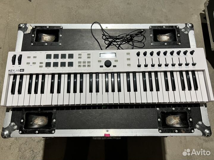 Миди клавиатура Arturia KeyLab Essential 61