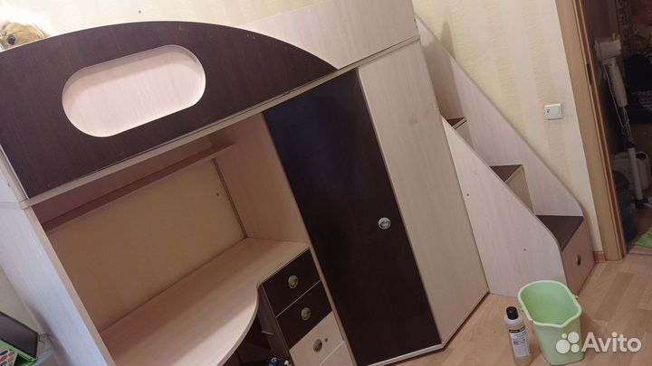 Детская кровать чердак со столом и шкафом бу