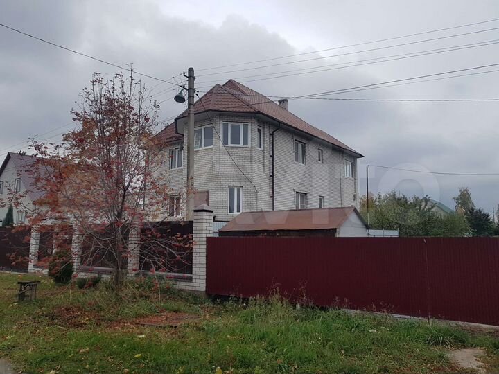 Коттедж 288 м² на участке 12 сот.