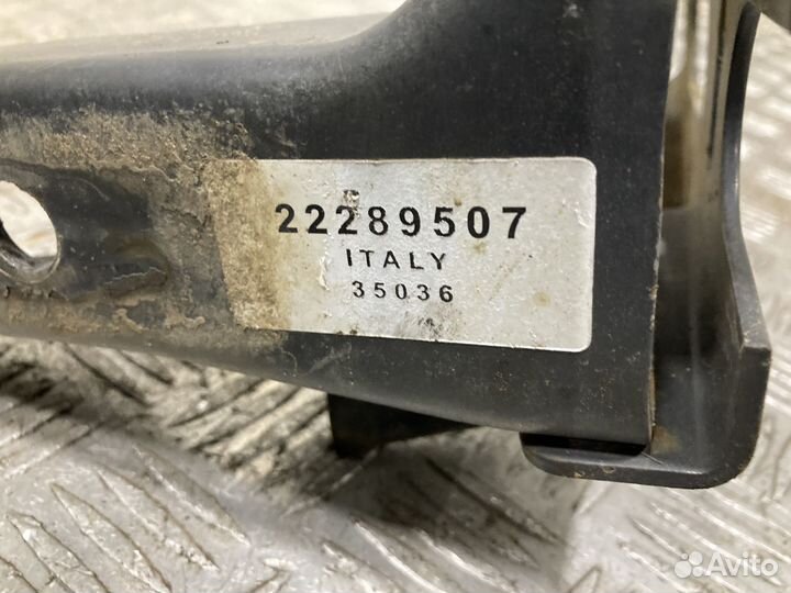 Кронштейн воздушного фильтра Volvo 22289507