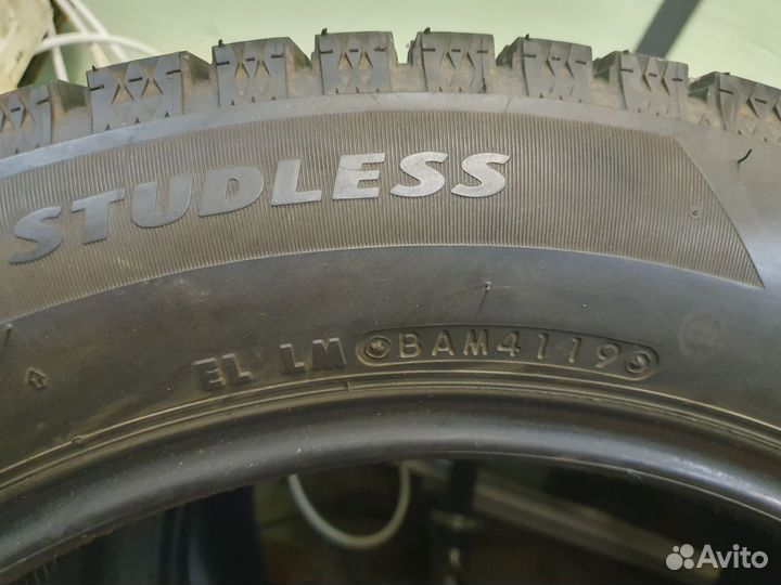 Bridgestone Blizzak VRX2 215/55 R17 94