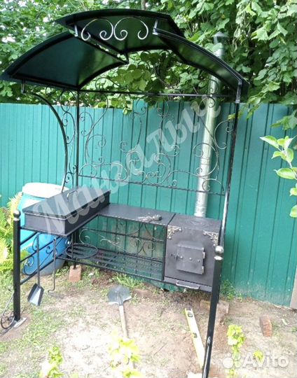 Мангал с крышей