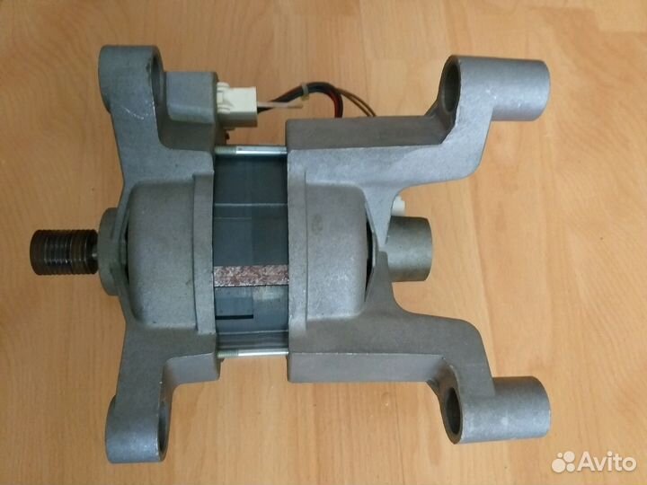 Двигатель 3-х фазный д/стиральной машины Ariston