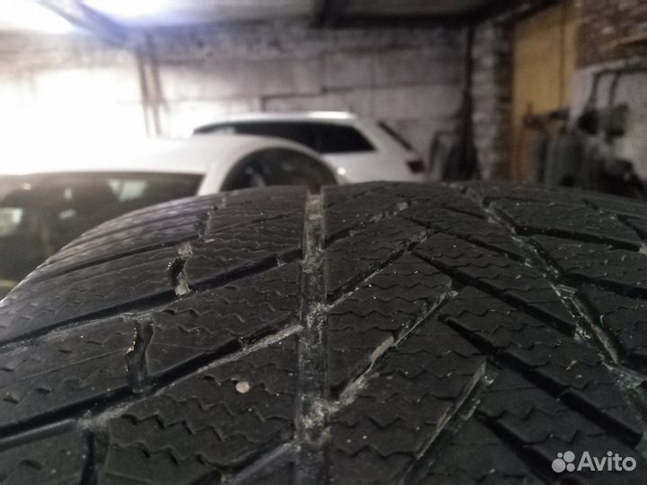 Bridgestone Blizzak LM-005 285/45 R20
