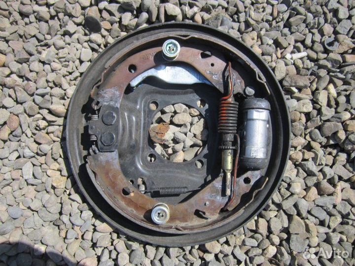 Тормозной механизм задний правый Toyota Corolla