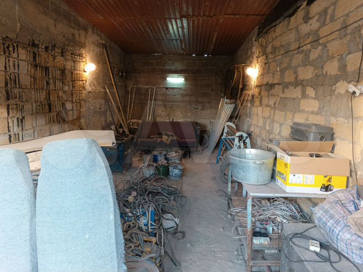 Гараж, > 30 м²