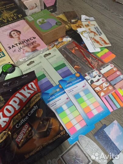 Бронь Бокс с книгами, косметикой и канцелярией