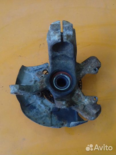 Кулак передний левый правый на Skoda Octavia