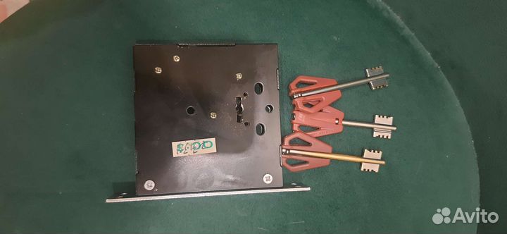 Замок дверной