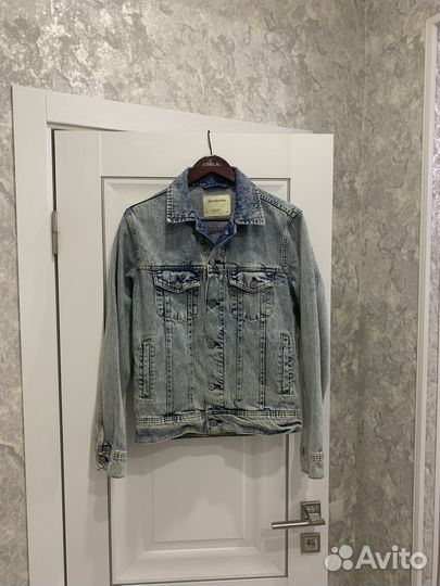 Джинсовая куртка stradivarius
