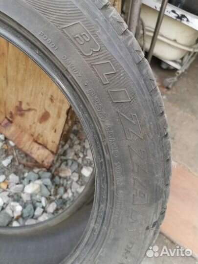 Bridgestone Blizzak DM-V1 235/55 R19 101R