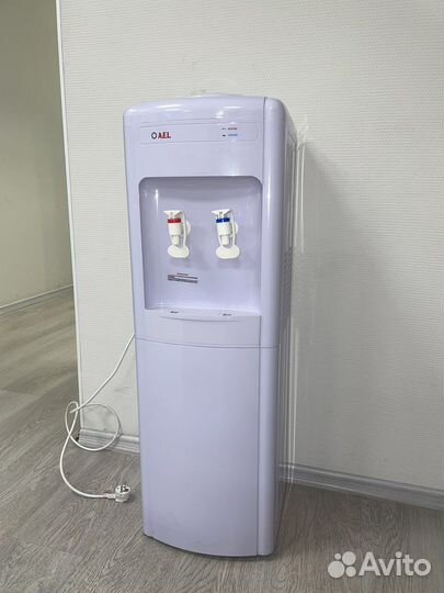 Кулер для воды напольный