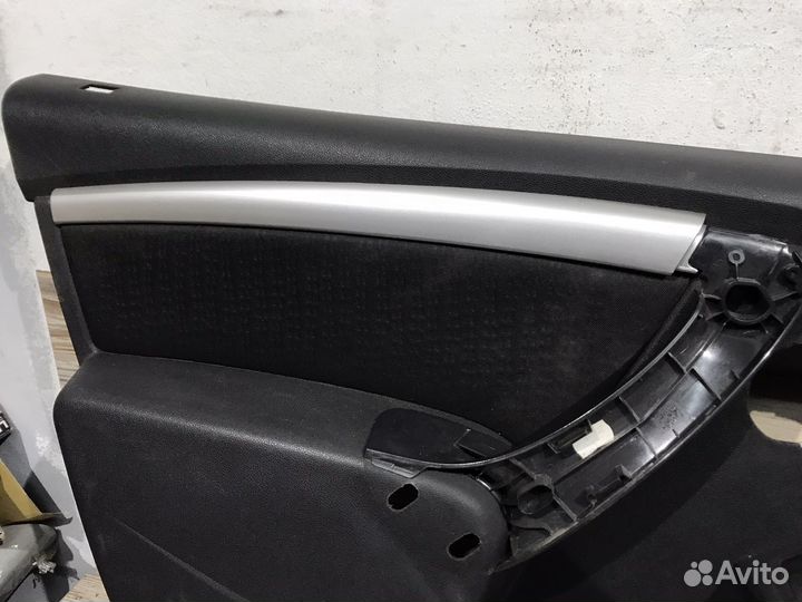 Обшивка левой двери Nissan Terrano D10