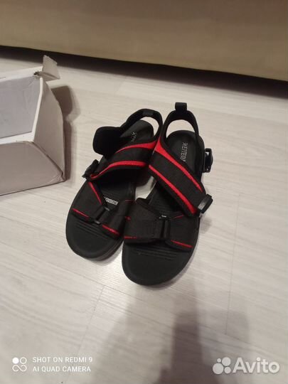 Сандалии новые