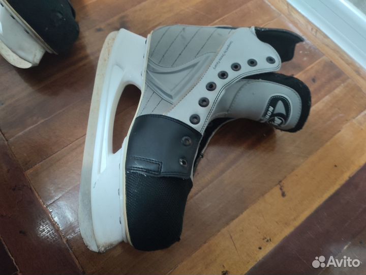 Коньки хоккейные