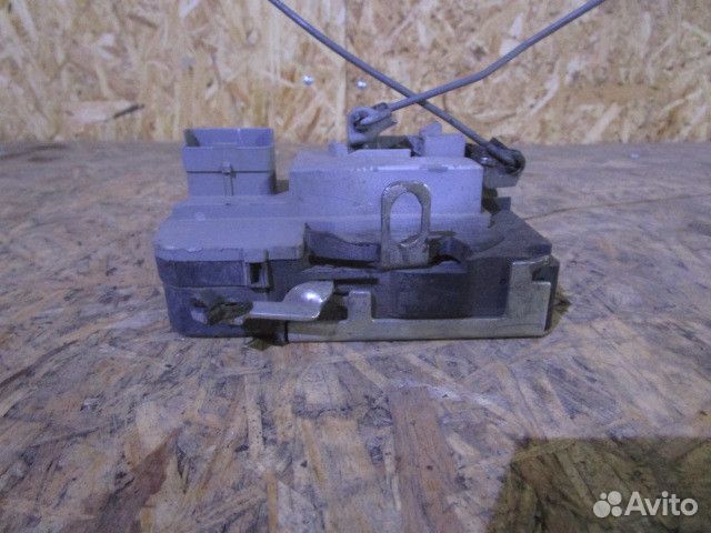 Замок двери передней правой Peugeot 206 1998-2012