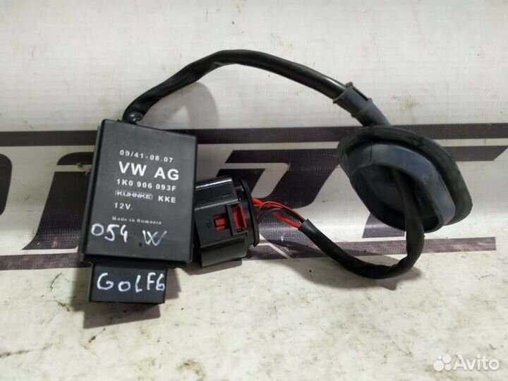 Блок управления топливным насосом Volkswagen Golf